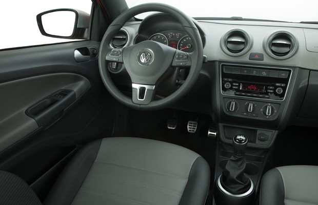 Volkswagen Saveiro 2017 - Interior por dentro painel