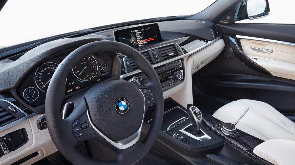 Nova BMW 320i 2017 - por dentro e painel