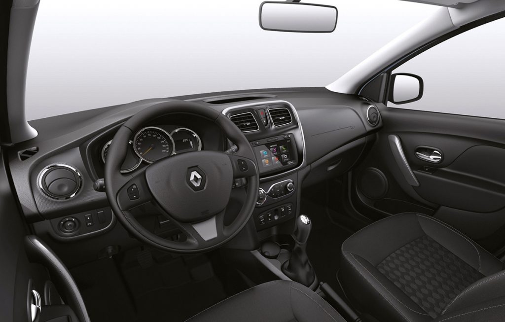 Renault Logan 1.6 2017 - por dentro