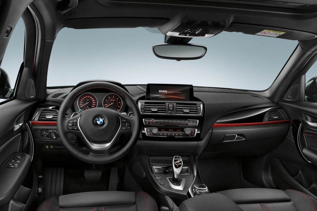 Nova BMW 135i 2017 - Interior