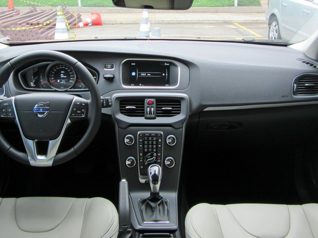 Novo Volvo V40 2017 - Interior