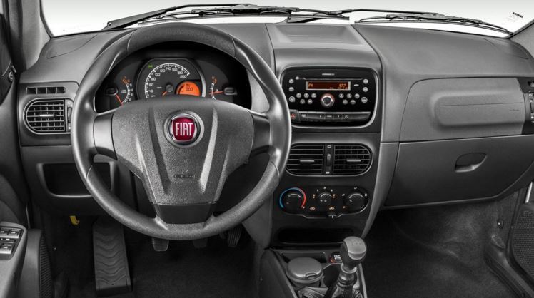 Fiat Siena 2018 - por dentro