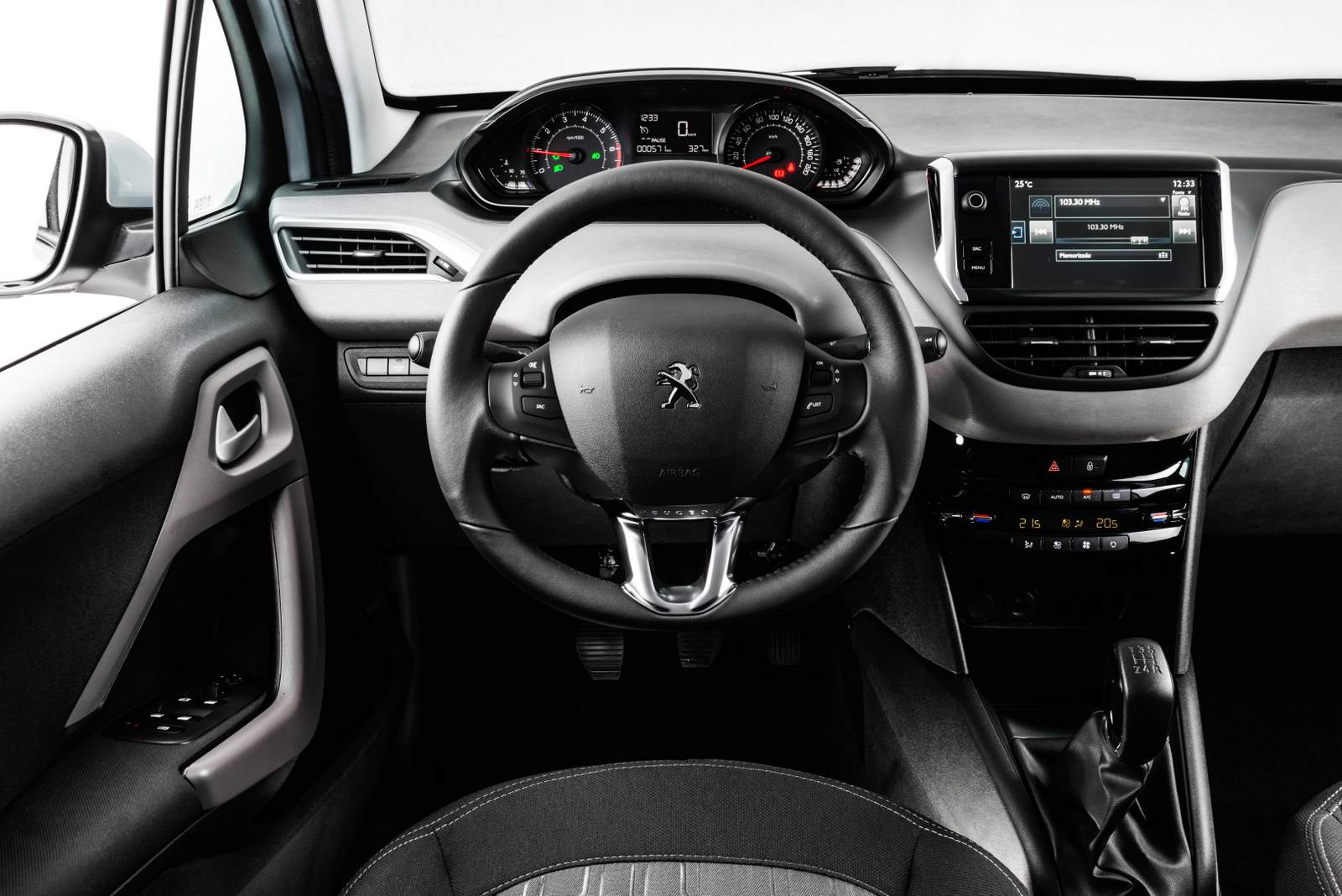 Peugeot 208 2018 - interior, por dentro