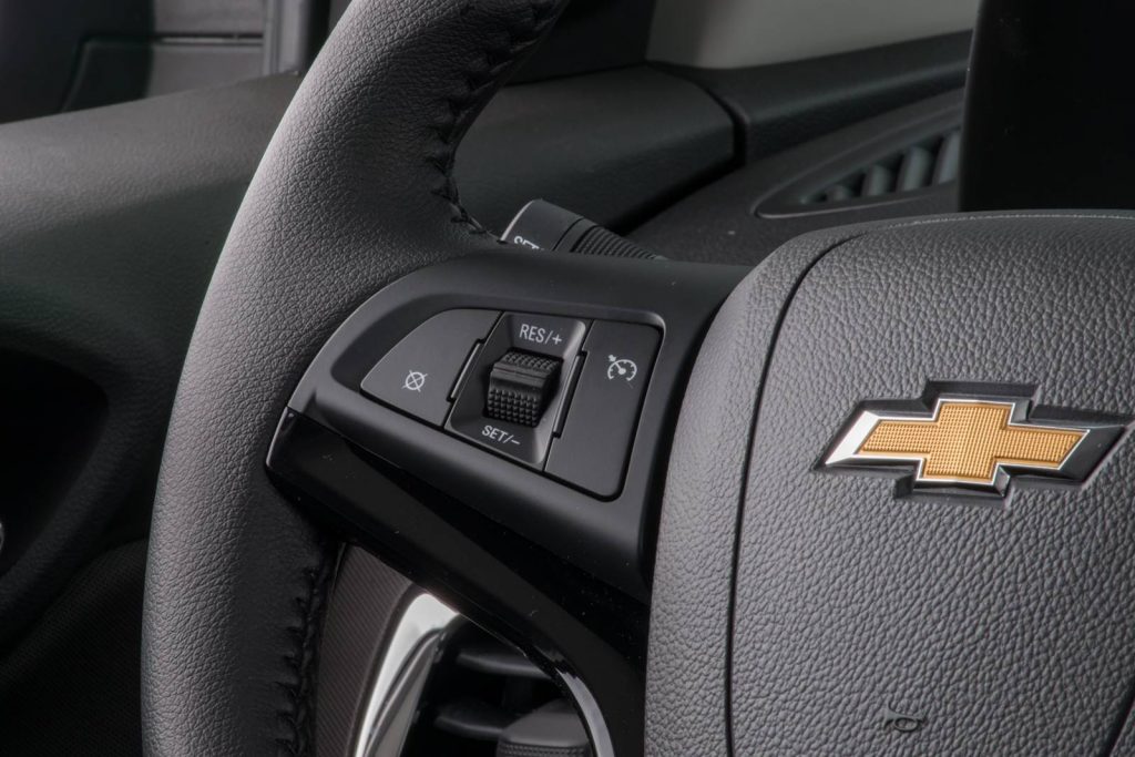 Chevrolet Prisma 2019 - por dentro, painel, volante