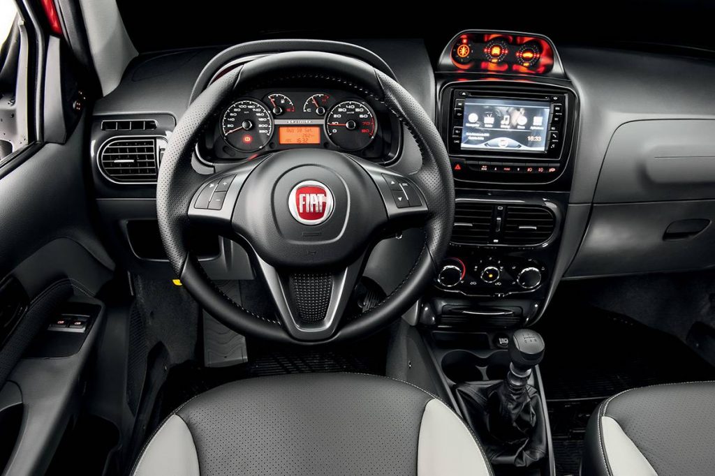 Novo Fiat Strada 2019 - interior, por dentro