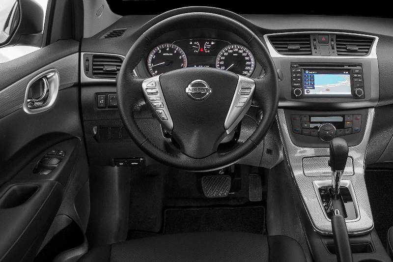 Nissan Sentra ou Kia Cerato - Interior