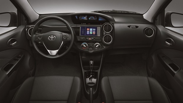 Novo Toyota Etios 2018 - por dentro